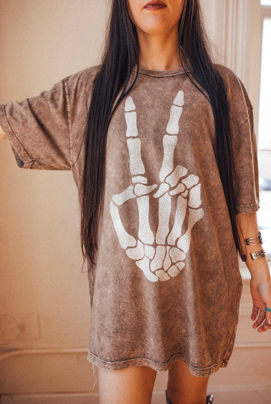 skeleton peace sign tee